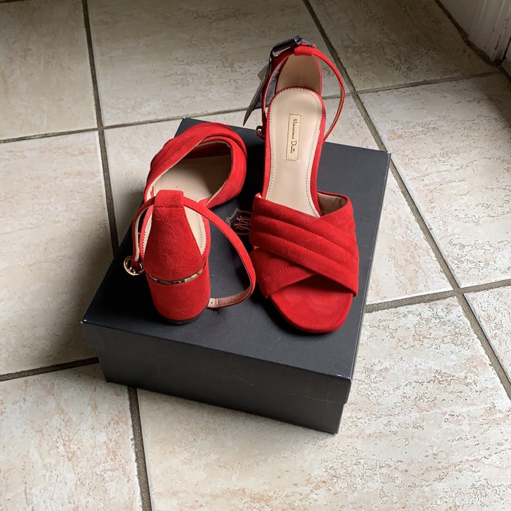 Shoes - Picture 3 of 4